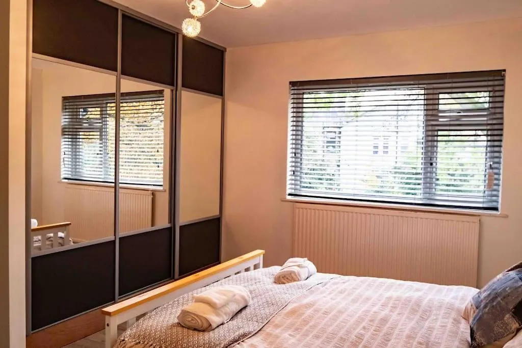 Hot Tub Cottage - Cross Lane Leeds  Villa