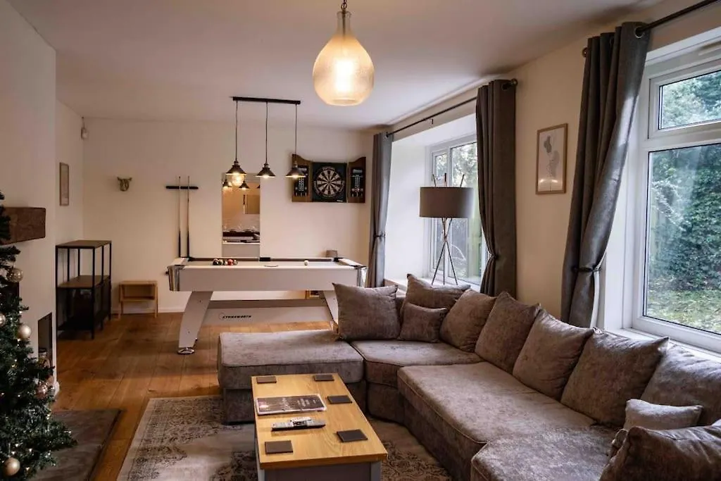 Hot Tub Cottage - Cross Lane Leeds